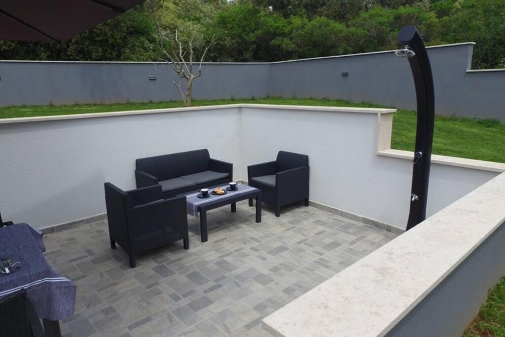 Apartment In Park Forest Soline Near The Sea Pjescana Uvala Exterior photo