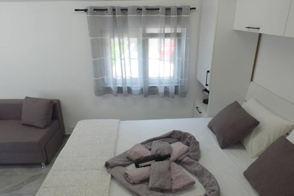 Apartment In Park Forest Soline Near The Sea Pjescana Uvala Exterior photo